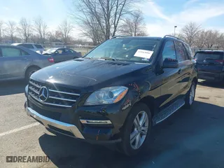 2013 Mercedes-Benz M-Class ML 350 with VIN 4JGDA5HB6DA183773, listed as a IAAI auction lot 41843086 with 139,302 mi miles. Bid and sale history available at carsss.com. Image 6.