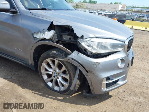 2014 BMW X5 xDrive35i z VIN 5UXKR0C5XE0K43570, wystawiony jako IAAI lot #42211578 z przebiegiem 260 817 mil mil oraz . Historia ofert i sprzedaży dostępna na DreamBid. Obrazek 6.