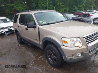 2006 Ford Explorer XLT z VIN 1FMEU73E96UA64187, wystawiony jako IAAI lot #42241828 z przebiegiem 157 792 mil mil oraz . Historia ofert i sprzedaży dostępna na DreamBid. Obrazek 1.