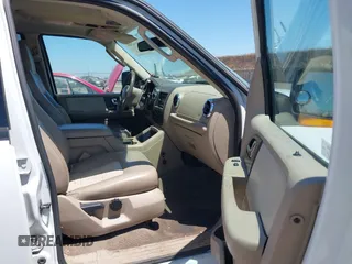 2006 Ford Expedition Eddie Bauer z VIN 1FMPU18556LA48170, wystawiony jako IAAI lot #42514246 z przebiegiem 254 046 mil mil oraz . Historia ofert i sprzedaży dostępna na DreamBid. Obrazek 5.
