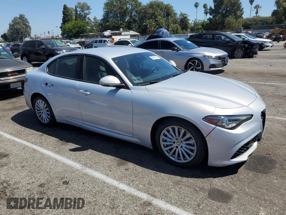2022 Alfa Romeo Giulia z VIN ZARFAMAN6N7660086, wystawiony jako Copart lot #66881384 z przebiegiem 29 682 mil mil oraz Szkoda całkowita • Salvage title. Historia ofert i sprzedaży dostępna na DreamBid. Obrazek 4.
