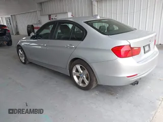 2013 BMW 3 Series 328i z VIN WBA3A5G58DNP18975, wystawiony jako IAAI lot #42401081 z przebiegiem 133 315 mil mil oraz . Historia ofert i sprzedaży dostępna na DreamBid. Obrazek 3.