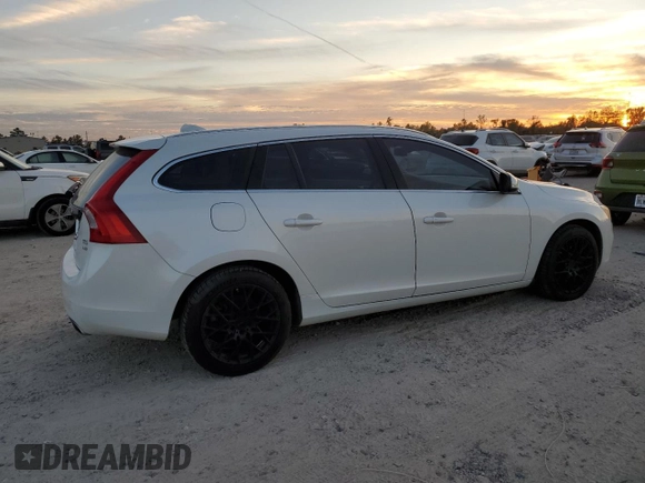 2015 Volvo V60 z VIN YV1612SC3F1209482, wystawiony jako Copart lot #83221514 z przebiegiem 177 059 mil mil oraz Czysty tytuł • Clean title. Historia ofert i sprzedaży dostępna na DreamBid. Obrazek 3.