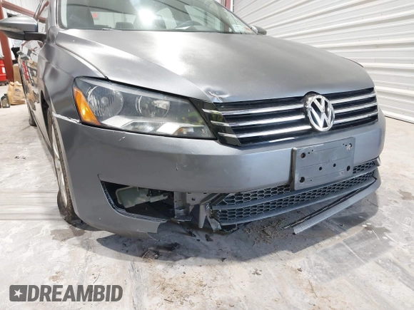 2012 Volkswagen Passat S z VIN 1VWAP7A3XCC050485, wystawiony jako IAAI lot #41690837 z przebiegiem 239 583 mil mil oraz . Historia ofert i sprzedaży dostępna na DreamBid. Obrazek 6.