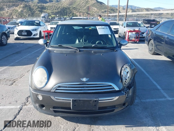 2006 MINI Hardtop with VIN WMWRC33586TJ75043, listed as a IAAI auction lot 41948235 with 138,402 mi miles and . Bid and sale history available at DreamBid. Image 12.