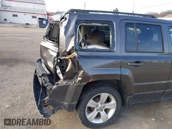 2016 Jeep Patriot High Altitude z VIN 1C4NJPFA5GD543228, wystawiony jako IAAI lot #41790893 z przebiegiem 109 949 mil mil oraz . Historia ofert i sprzedaży dostępna na DreamBid. Obrazek 6.