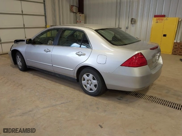 2006 Honda Accord Sdn LX with VIN JHMCM56456C005032, listed as a IAAI auction lot 41702757 with 175312 miles. Bid and sale history available at carsss.com. Image 3.