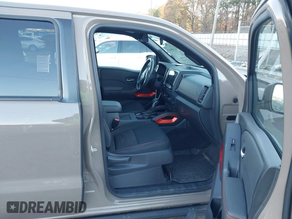 2022 Nissan Frontier SV z VIN 1N6ED1EJ3NN648912, wystawiony jako IAAI lot #40888927 z przebiegiem 59 633 mil mil oraz . Historia ofert i sprzedaży dostępna na DreamBid. Obrazek 5.