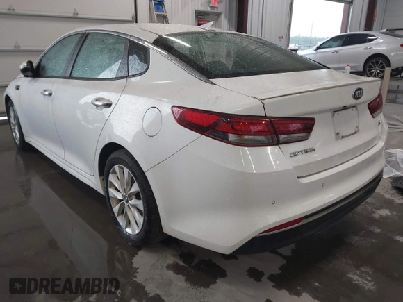 2018 Kia Optima LX z VIN 5XXGT4L31JG238006, wystawiony jako IAAI lot #41978646 z przebiegiem 84 672 mil mil oraz . Historia ofert i sprzedaży dostępna na DreamBid. Obrazek 3.