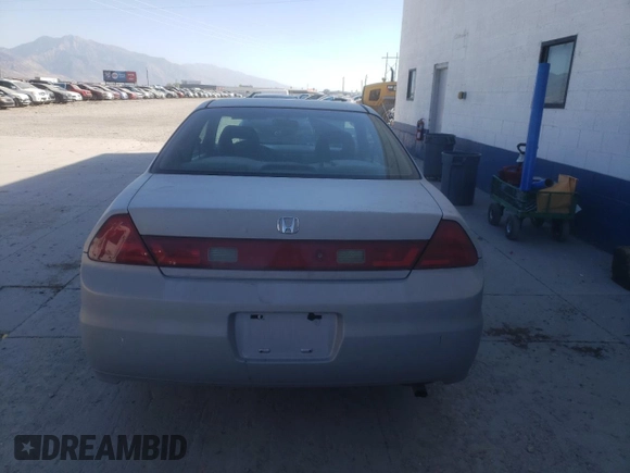 2001 Honda Accord z VIN 1HGCG31461A004949, wystawiony jako Copart lot #74598664 z przebiegiem 201 612 mil mil oraz Szkoda całkowita • Salvage title. Historia ofert i sprzedaży dostępna na DreamBid. Obrazek 6.