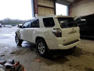 2017 Toyota 4Runner SR5 with VIN JTEZU5JRXH5158393, listed as a Copart auction lot 44805845 with 155,108 mi miles and Salvage Title. Bid and sale history available at carsss.com. Image 2.