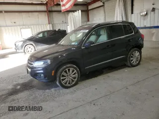 2013 Volkswagen Tiguan S z VIN WVGAV3AX7DW582311, wystawiony jako Copart lot #49589065 z przebiegiem 117 019 mil mil oraz Szkody całkowita. Historia ofert i sprzedaży dostępna na DreamBid. Obrazek 1.