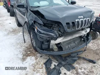 2019 Jeep Cherokee Latitude with VIN 1C4PJMCX6KD155434, listed as a IAAI auction lot 41347851 with 256,713 mi miles. Bid and sale history available at carsss.com. Image 6.