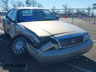 2009 Mercury Grand Marquis LS with VIN 2MEHM75V59X630176, listed as a IAAI auction lot 41560326 with 212,089 mi miles. Bid and sale history available at carsss.com. Image 1.