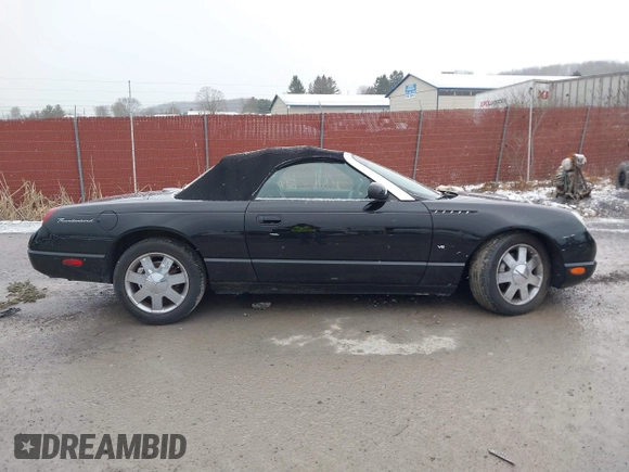 2003 Ford Thunderbird Deluxe z VIN 1FAHP60A53Y102920, wystawiony jako IAAI lot #41228106 z przebiegiem 90 854 mil mil oraz . Historia ofert i sprzedaży dostępna na DreamBid. Obrazek 14.