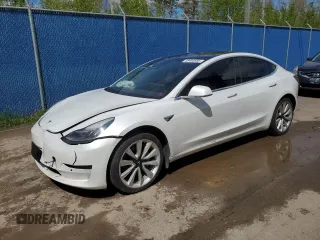 2019 Tesla Model 3 Mid Range z VIN 5YJ3E1EA0KF428001, wystawiony jako Copart lot #58480685 z przebiegiem 182 144 mil mil oraz Szkoda całkowita • Salvage title. Historia ofert i sprzedaży dostępna na DreamBid. Obrazek 1.
