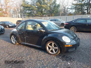 2010 Volkswagen New Beetle Coupe with VIN 3VWRG3AG9AM013681, listed as a IAAI auction lot 41177108 with 104,139 mi miles. Bid and sale history available at carsss.com. Image 1.