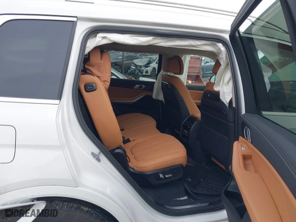 2025 BMW X7 xDrive40i with VIN 5UX23EM05S9X98435, listed as a IAAI auction lot 41476358 with 2,946 mi miles. Bid and sale history available at carsss.com. Image 8.