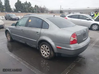2002 Volkswagen Passat GLS with VIN WVWPD63B22P290089, listed as a IAAI auction lot 41460913 with 1 mi miles. Bid and sale history available at carsss.com. Image 3.