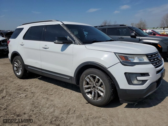 2017 Ford Explorer XLT with VIN 1FM5K7D82HGD11937, listed as a Copart auction lot 47123295 with 199,950 mi miles and Salvage Title. Bid and sale history available at carsss.com. Image 4.