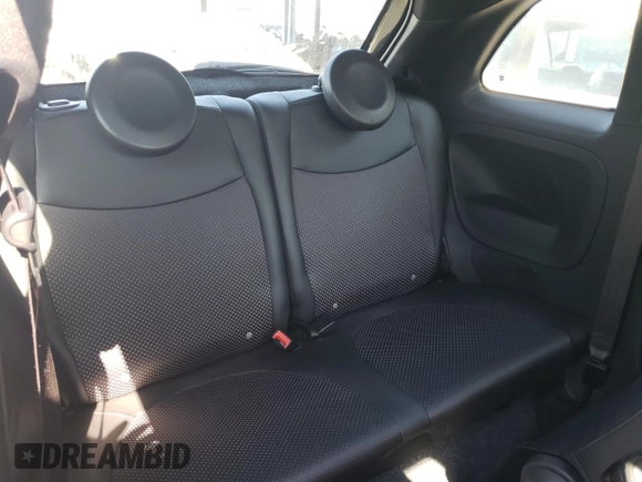 2013 FIAT 500e z VIN 3C3CFFGE9DT714089, wystawiony jako Copart lot #73840974 z przebiegiem 79 837 mil mil oraz Czysty tytuł • Clean title. Historia ofert i sprzedaży dostępna na DreamBid. Obrazek 10.