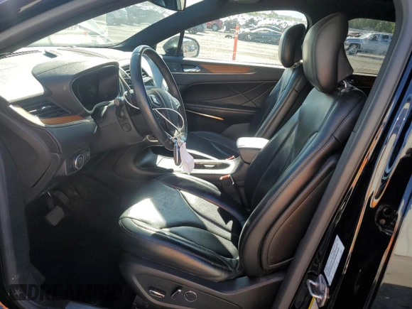 2017 Lincoln MKC Reserve z VIN 5LMTJ3DH4HUL03338, wystawiony jako Copart lot #61224815 z przebiegiem 68 785 mil mil oraz Szkoda całkowita • Salvage title. Historia ofert i sprzedaży dostępna na DreamBid. Obrazek 7.