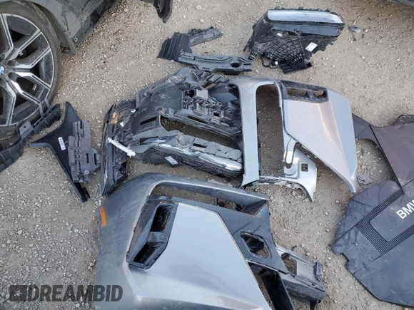 2023 BMW i7 xDrive60 z VIN WBY53EJ01PCM58257, wystawiony jako Copart lot #88787085 z przebiegiem Nie podano mil oraz Szkoda całkowita • Salvage title. Historia ofert i sprzedaży dostępna na DreamBid. Obrazek 12.