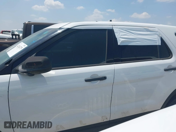 2017 Ford Police Interceptor Utility z VIN 1FM5K8ARXHGB40700, wystawiony jako IAAI lot #42264375 z przebiegiem Nie podano mil oraz . Historia ofert i sprzedaży dostępna na DreamBid. Obrazek 13.