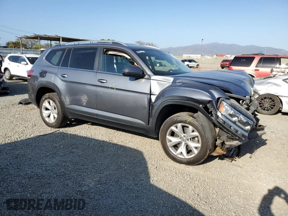 2018 Volkswagen Atlas SE with VIN 1V2KR2CA0JC576975, listed as a Copart auction lot 53897475 with 102,651 mi miles and Salvage title. Bid and sale history available at DreamBid. Image 4.