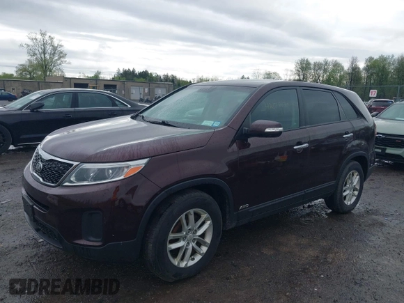 2015 Kia Sorento LX with VIN 5XYKTCA61FG643402, listed as a IAAI auction lot 42178930 with 108,818 mi miles. Bid and sale history available at carsss.com. Image 2.