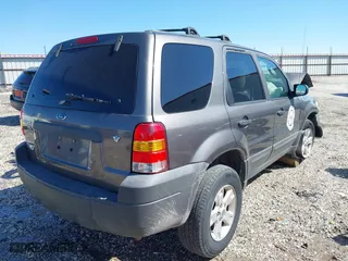 2006 Ford Escape XLT with VIN 1FMYU03106KA54774, listed as a IAAI auction lot 41940956 with 146,674 mi miles. Bid and sale history available at carsss.com. Image 4.