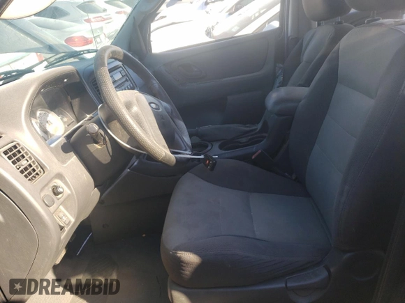 2005 Ford Escape XLS Value with VIN 1FMYU02Z35KB13600, listed as a Copart auction lot 71581184 with 187,747 mi miles and Salvage Title. Bid and sale history available at carsss.com. Image 7.