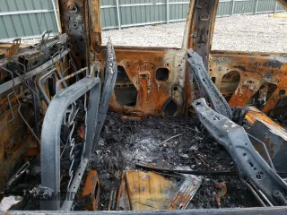 2021 GMC Sierra 2500HD AT4 z VIN 1GT49PEY3MF130131, wystawiony jako Copart lot #60839854 z przebiegiem Nie podano mil oraz Nie do naprawy • Non repairable. Historia ofert i sprzedaży dostępna na DreamBid. Obrazek 10.