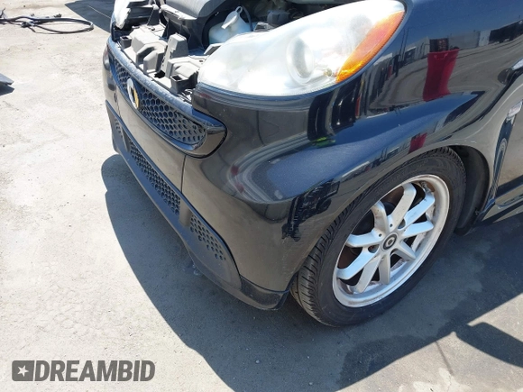 2014 Smart fortwo Pure with VIN WMEEJ3BA1EK752202, listed as a IAAI auction lot 42672207 with 65,736 mi miles and . Bid and sale history available at DreamBid. Image 6.