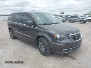2015 Chrysler Town & Country S with VIN 2C4RC1HG0FR590902, listed as a IAAI auction lot 40314597 with 195,807 mi miles. Bid and sale history available at carsss.com. Image 1.