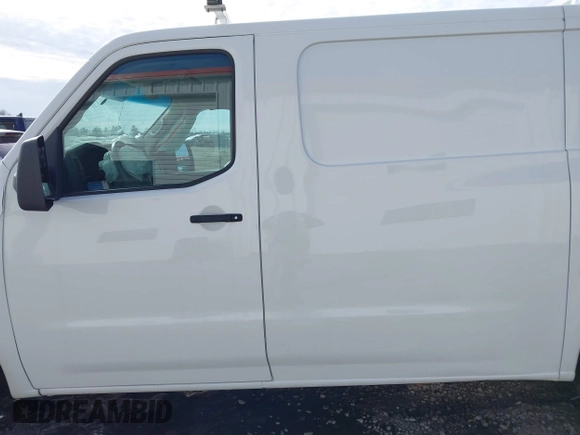 2018 Nissan NV Cargo S z VIN 1N6BF0KM9JN816925, wystawiony jako IAAI lot #41416712 z przebiegiem 93 130 mil mil oraz . Historia ofert i sprzedaży dostępna na DreamBid. Obrazek 15.