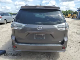 2018 Toyota Sienna SE with VIN 5TDXZ3DC5JS921882, listed as a Copart auction lot 62347815 with 136,472 mi miles and Salvage title. Bid and sale history available at DreamBid. Image 6.