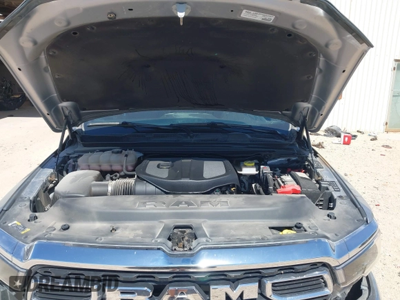 2025 Ram 1500 Big Horn z VIN 1C6SRFFP9SN581193, wystawiony jako IAAI lot #41874738 z przebiegiem 27 347 mil mil oraz . Historia ofert i sprzedaży dostępna na DreamBid. Obrazek 10.