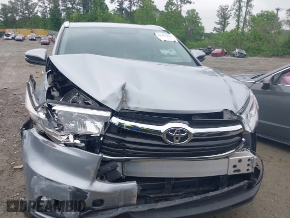 2014 Toyota Highlander XLE z VIN 5TDKKRFH1ES024090, wystawiony jako IAAI lot #42123199 z przebiegiem 58 751 mil mil oraz . Historia ofert i sprzedaży dostępna na DreamBid. Obrazek 12.