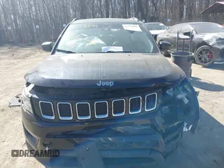 2018 Jeep Compass Altitude with VIN 3C4NJDBB2JT418914, listed as a IAAI auction lot 41759891 with 137,643 mi miles and . Bid and sale history available at carsss.com. Image 12.