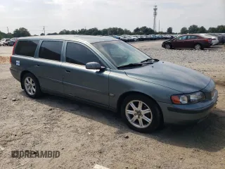 2004 Volvo V70 with VIN YV1SW61T442369211, listed as a Copart auction lot 69354244 with 245,721 mi miles and Clean Title. Bid and sale history available at carsss.com. Image 4.