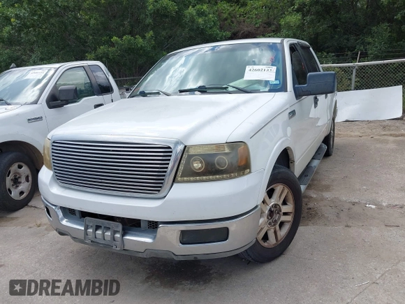 2004 Ford F-150 XLT z VIN 1FTPW12544KC63307, wystawiony jako IAAI lot #42602132 z przebiegiem 176 050 mil mil oraz . Historia ofert i sprzedaży dostępna na DreamBid. Obrazek 2.