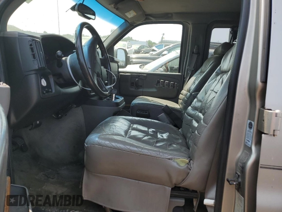 2003 GMC Savana Commercial C6Y with VIN 1GDFG15T931229043, listed as a Copart auction lot 44422145 with 173,310 mi miles and Salvage Title. Bid and sale history available at carsss.com. Image 7.