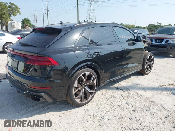 2024 Audi RS Q8 z VIN WU1ARBF15RD005841, wystawiony jako IAAI lot #42187837 z przebiegiem 8 379 mil mil oraz . Historia ofert i sprzedaży dostępna na DreamBid. Obrazek 4.