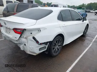 2023 Toyota Camry SE z VIN 4T1G11AK4PU738724, wystawiony jako IAAI lot #42123044 z przebiegiem 58 659 mil mil oraz . Historia ofert i sprzedaży dostępna na DreamBid. Obrazek 4.