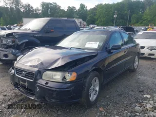 2005 Volvo S60 z VIN YV1RS592952475557, wystawiony jako IAAI lot #42241475 z przebiegiem 213 334 mil mil oraz . Historia ofert i sprzedaży dostępna na DreamBid. Obrazek 2.