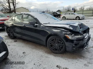 2024 Volvo S60 Plus Black Edition z VIN 7JRL12TH6RG305757, wystawiony jako Copart lot #83454534 z przebiegiem 5036 mil mil oraz Szkody całkowita. Historia ofert i sprzedaży dostępna na DreamBid. Obrazek 4.