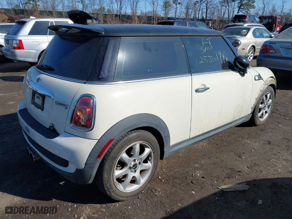 2008 MINI Cooper Hardtop S with VIN WMWMF73578TV35477, listed as a IAAI auction lot 41657111 with 999,999 mi miles. Bid and sale history available at carsss.com. Image 4.