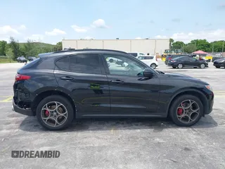 2018 Alfa Romeo Stelvio Sport z VIN ZASFAKPN8J7B58624, wystawiony jako IAAI lot #42380149 z przebiegiem 99 898 mil mil oraz . Historia ofert i sprzedaży dostępna na DreamBid. Obrazek 13.