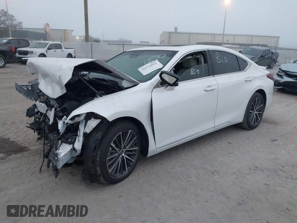 2025 Lexus ES with VIN 58ADA1C18SU056437, listed as a IAAI auction lot 41176021 with 1 mi miles. Bid and sale history available at carsss.com. Image 2.